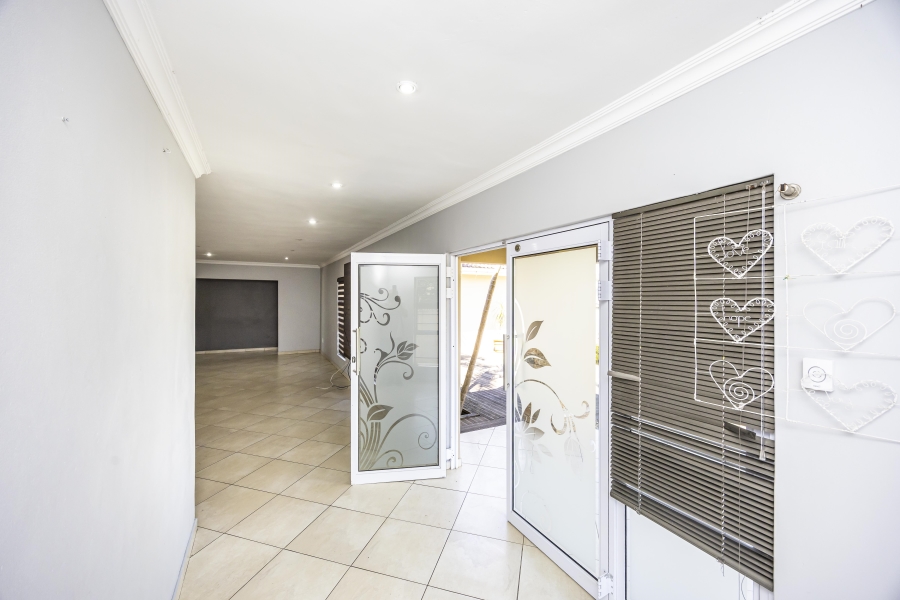 4 Bedroom Property for Sale in Sunrise On Sea Eastern Cape